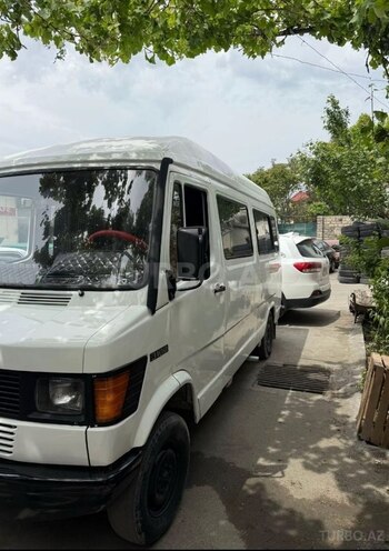 Mercedes 208 D 1993, 220,000 km - 2.5 л - Bakı