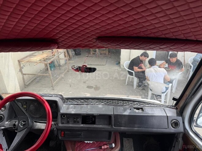 Mercedes 208 D 1993, 220,000 km - 2.5 л - Bakı