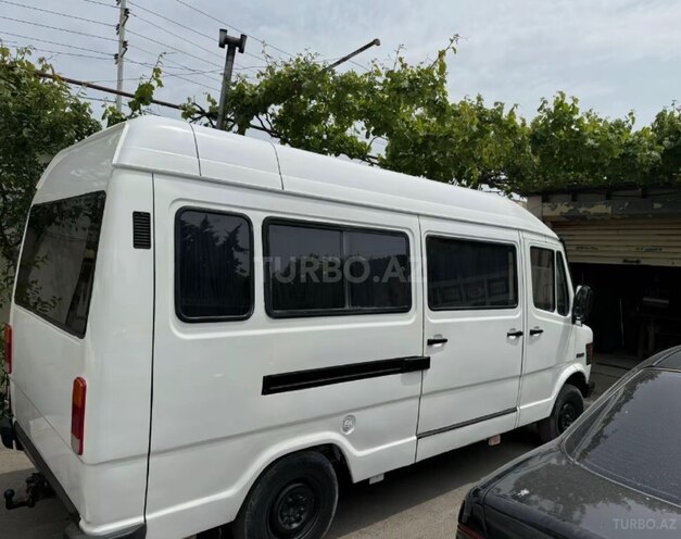 Mercedes 208 D 1993, 220,000 km - 2.5 л - Bakı