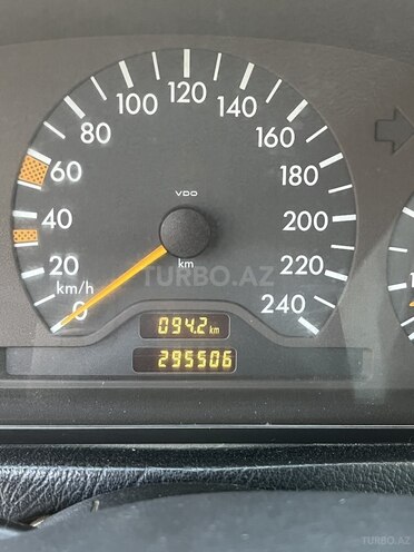 Mercedes C 200 2000, 295,000 km - 2.0 l - Salyan