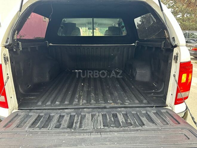 Volkswagen Amarok-11