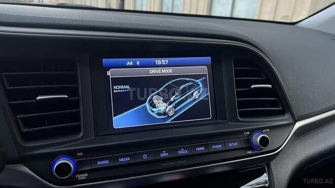 Hyundai Elantra-11