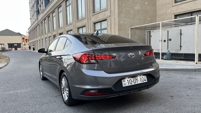 Hyundai Elantra-2