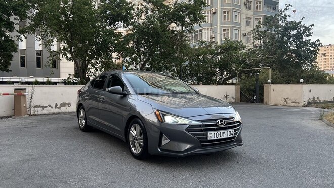 Hyundai Elantra-1