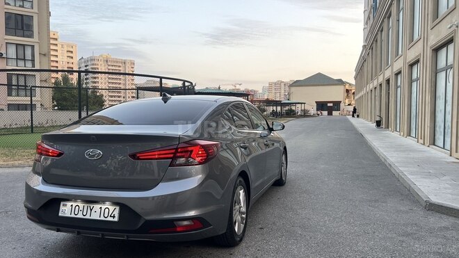 Hyundai Elantra-4