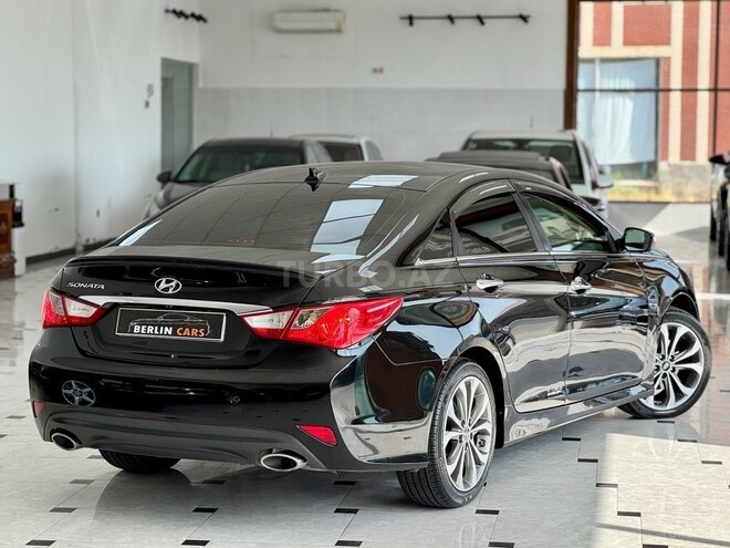 Hyundai Sonata-12
