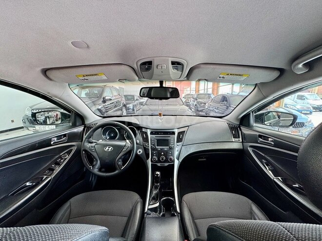 Hyundai Sonata-14
