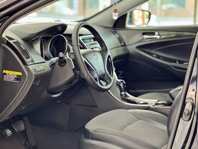 Hyundai Sonata-16