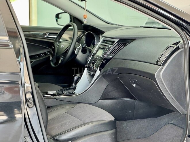 Hyundai Sonata-15