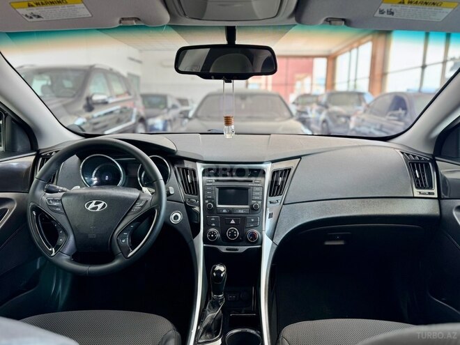 Hyundai Sonata-28