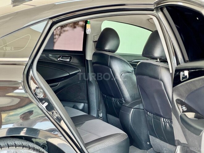 Hyundai Sonata-25