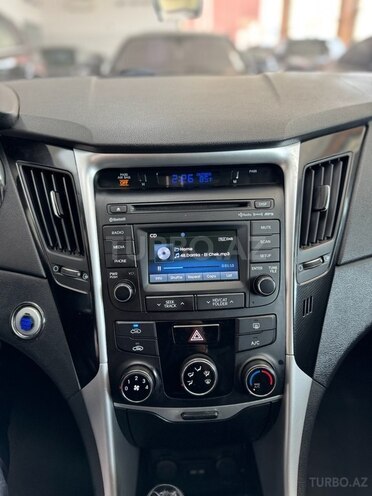 Hyundai Sonata-31
