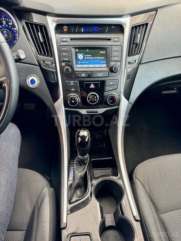 Hyundai Sonata-30