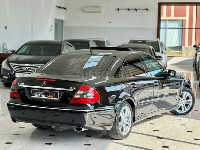 Mercedes E 300 d-8