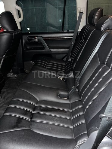 Toyota Land Cruiser-10