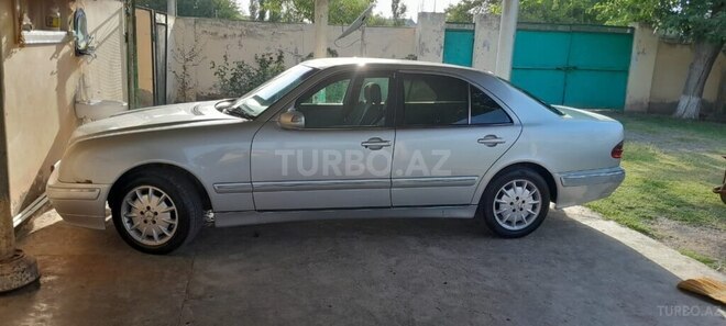 Mercedes E 220 d 2000, 560,000 km - 2.2 л - Bakı