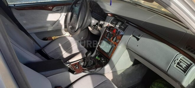 Mercedes E 220 d 2000, 560,000 km - 2.2 л - Bakı
