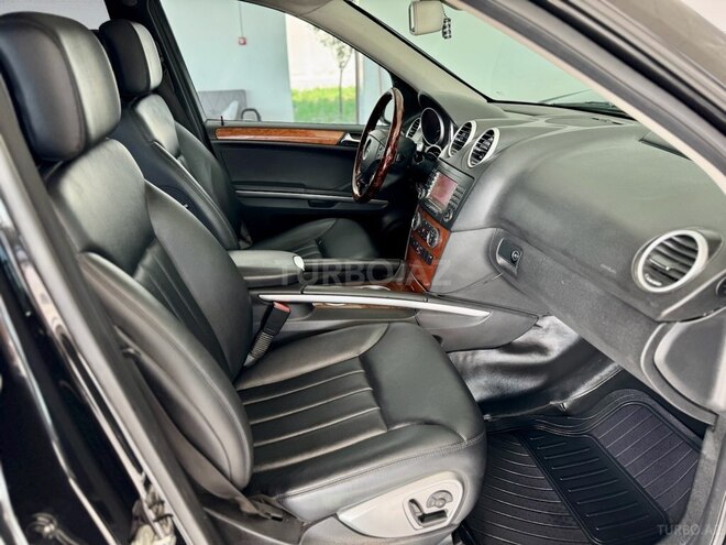 Mercedes ML 350 4MATIC-40