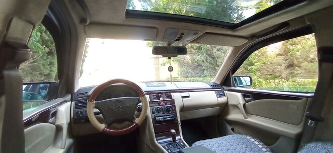 Mercedes E 230-2