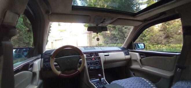Mercedes E 230-21