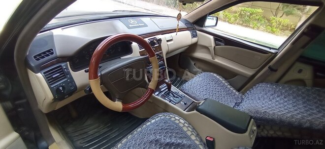 Mercedes E 230-18