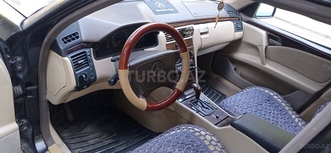Mercedes E 230-5