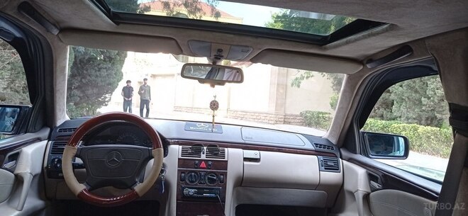 Mercedes E 230-19