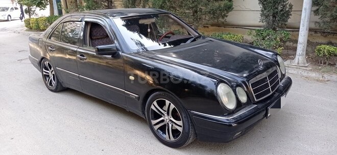 Mercedes E 230-6