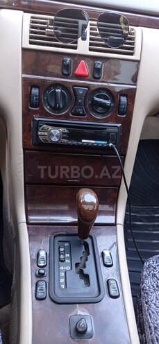 Mercedes E 230-10