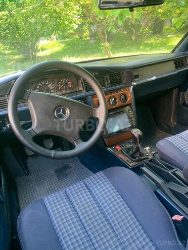 Mercedes 190 1991, 357,000 km - 2.0 l - Zaqatala