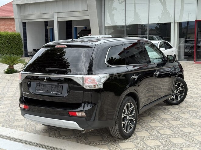 Mitsubishi Outlander-5