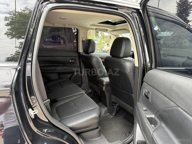 Mitsubishi Outlander-13