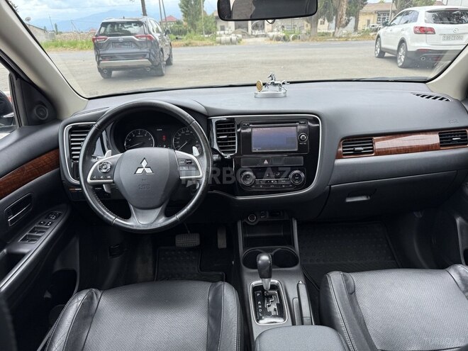 Mitsubishi Outlander-12