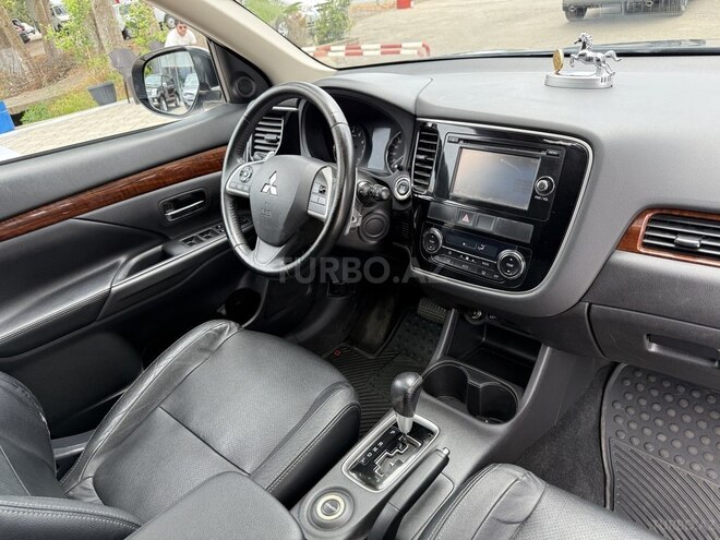 Mitsubishi Outlander-15