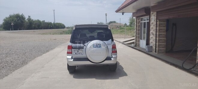 Mitsubishi Pajero io 2001, 25,000 km - 2.0 l - Salyan