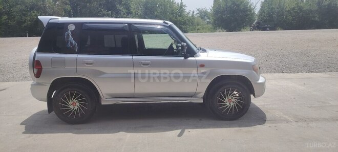 Mitsubishi Pajero io 2001, 25,000 km - 2.0 l - Salyan