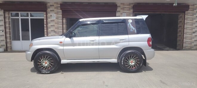 Mitsubishi Pajero io 2001, 25,000 km - 2.0 l - Salyan
