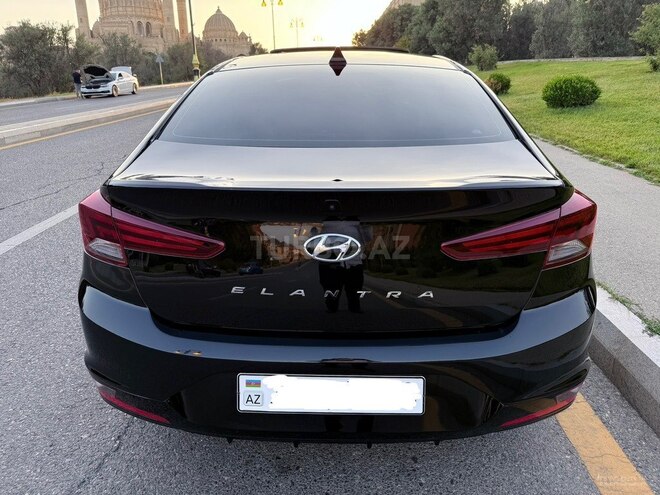 Hyundai Elantra-2