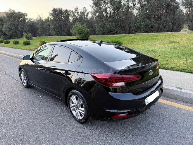 Hyundai Elantra-7