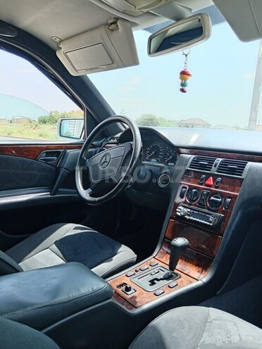Mercedes E 230 1997, 374,500 km - 2.3 l - Şirvan