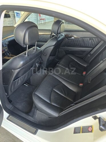 Mercedes E 280-8