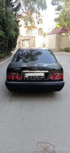 Mercedes E 230-3