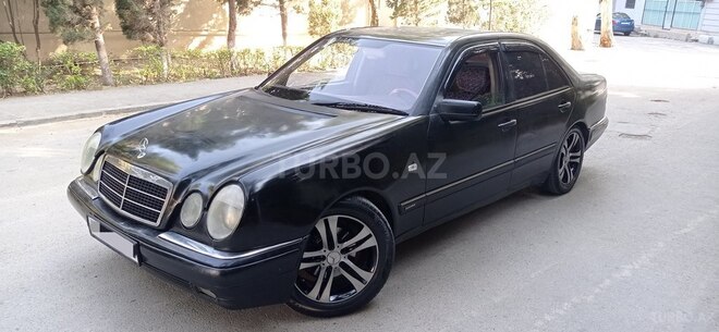 Mercedes E 230-1