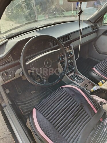 Mercedes E 250 1994, 412,000 km - 2.5 l - Saatlı