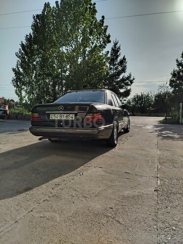 Mercedes E 250 1994, 412,000 km - 2.5 l - Saatlı