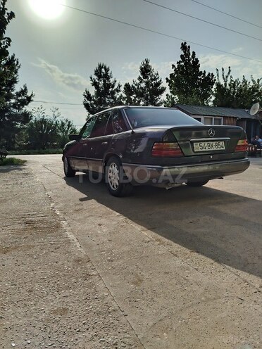Mercedes E 250 1994, 412,000 km - 2.5 l - Saatlı