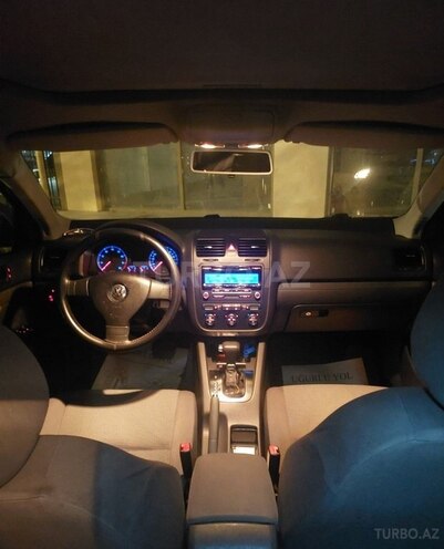 Volkswagen Jetta-5