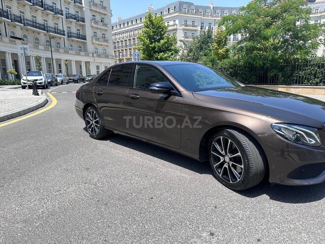 Mercedes E 220 d-12