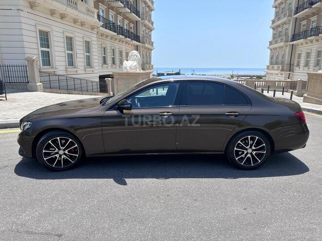 Mercedes E 220 d-6