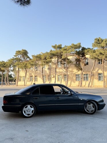 Mercedes E 240 1999, 280,000 km - 2.4 l - Bakı
